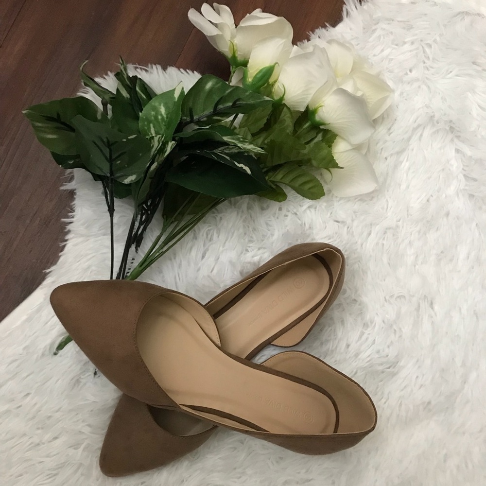Wild diva Tan pointed toe flats⭐️ NWOT